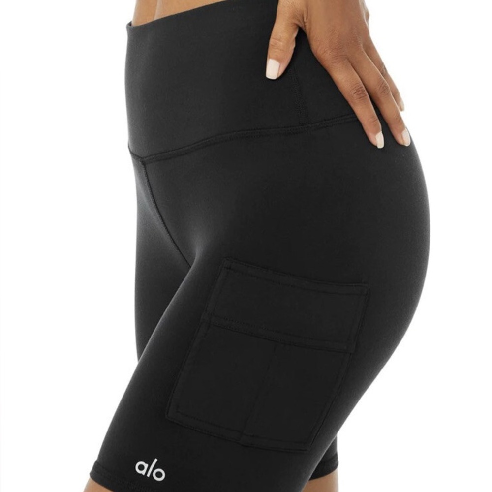 Alo Yoga Cargo Biker Shorts in Black